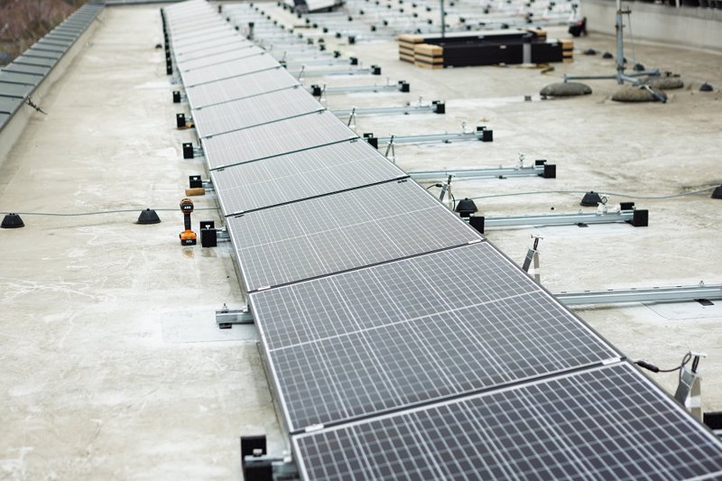 Hale magazynowe mogą magazynować… również energię 